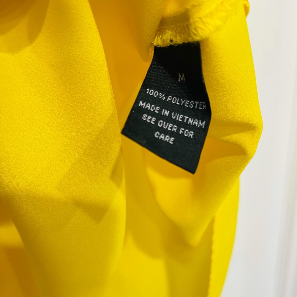 FREE w purch, NWOT, cold shoulder, yellow flutter summer blouse - Picture 7 of 13